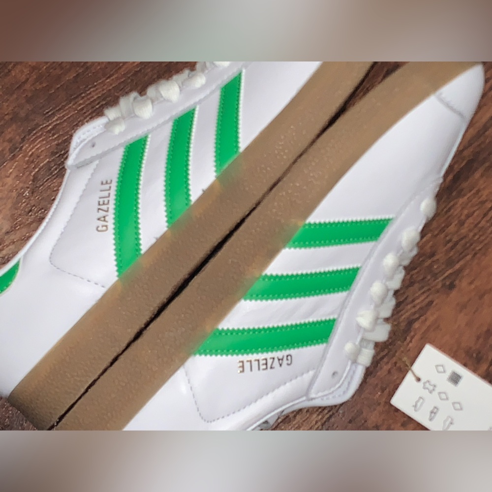 Adidas men size 10.5 - Picture 15 of 16